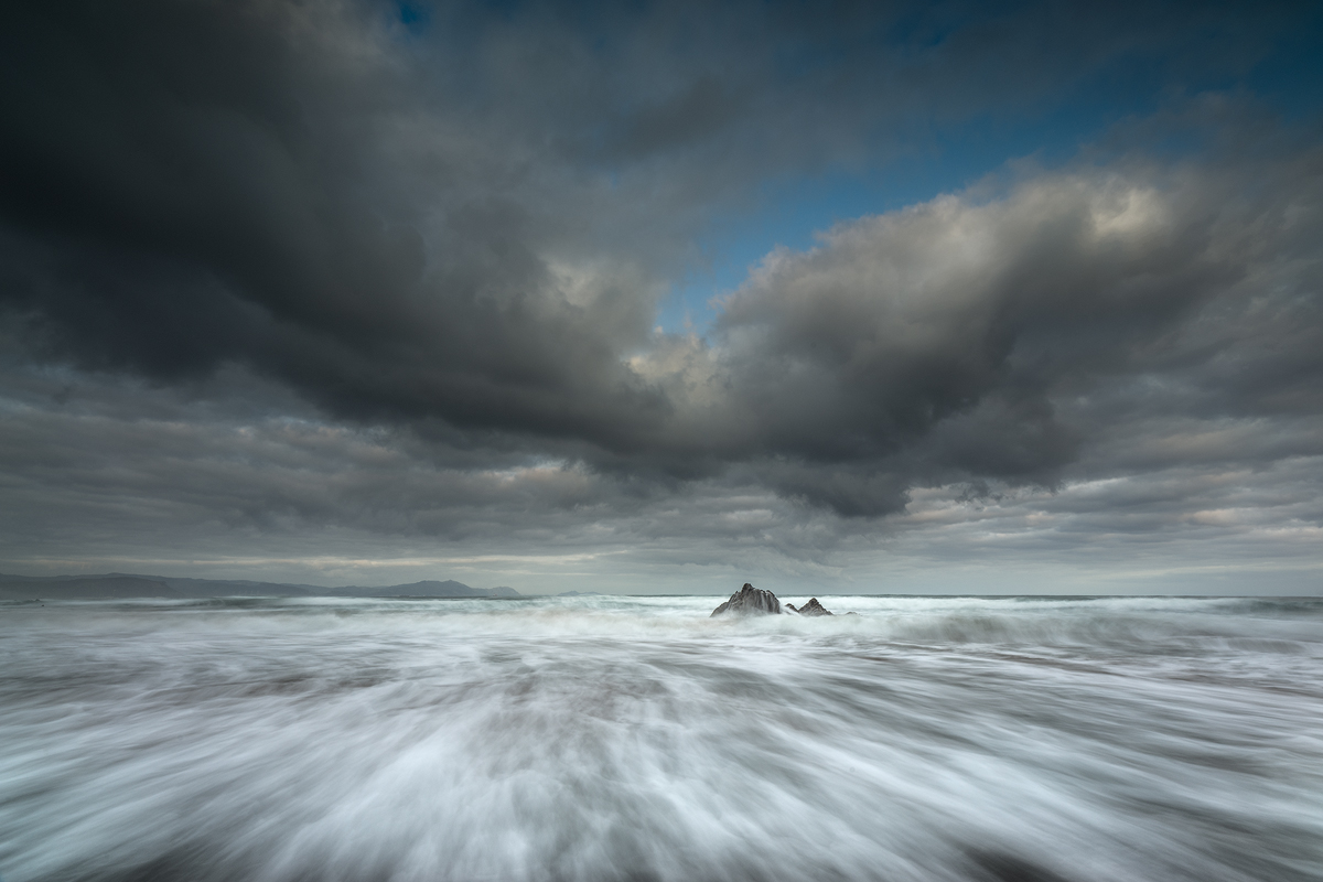 Sea, our only hope (Lights & Shadows series)