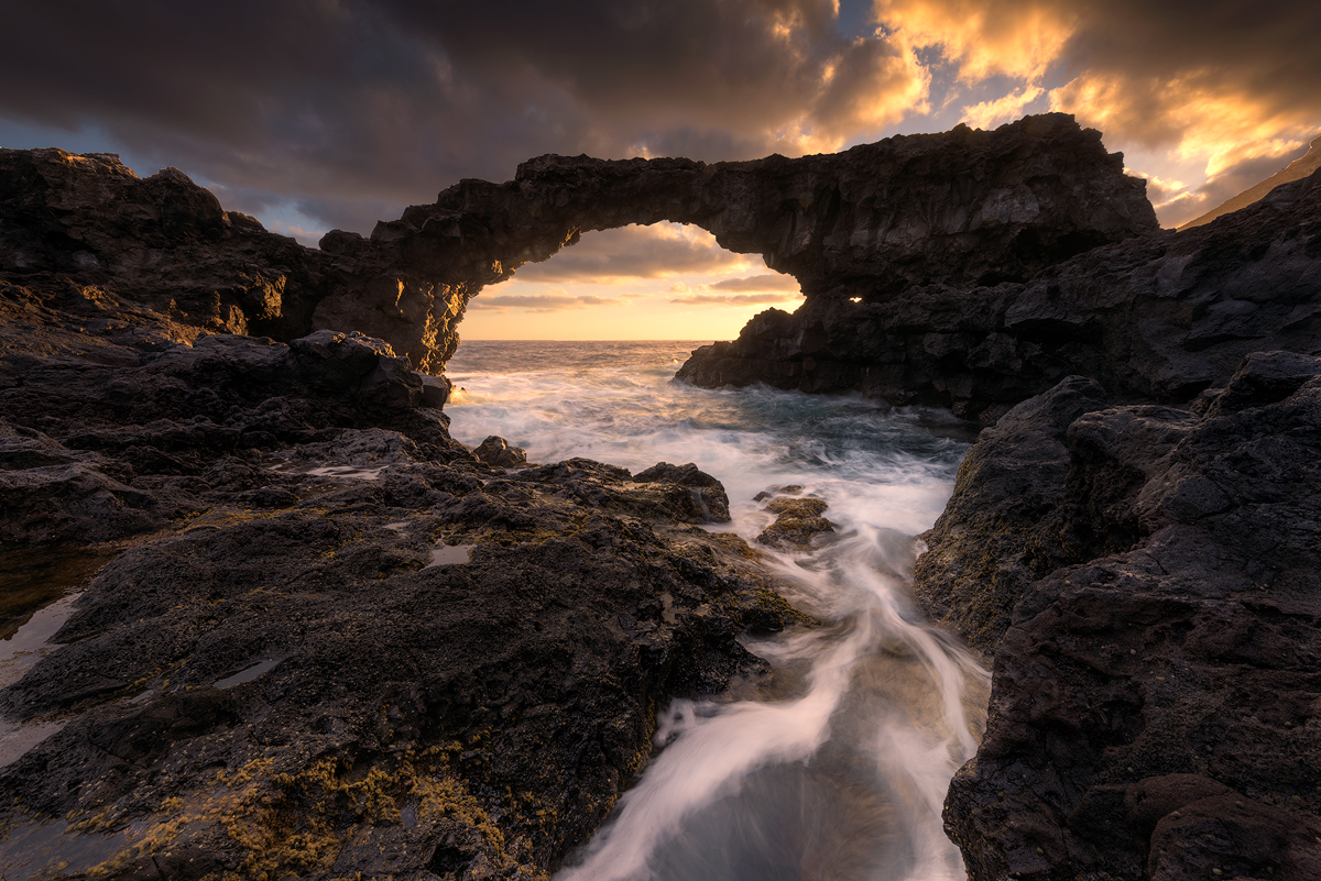 Volcanic arch