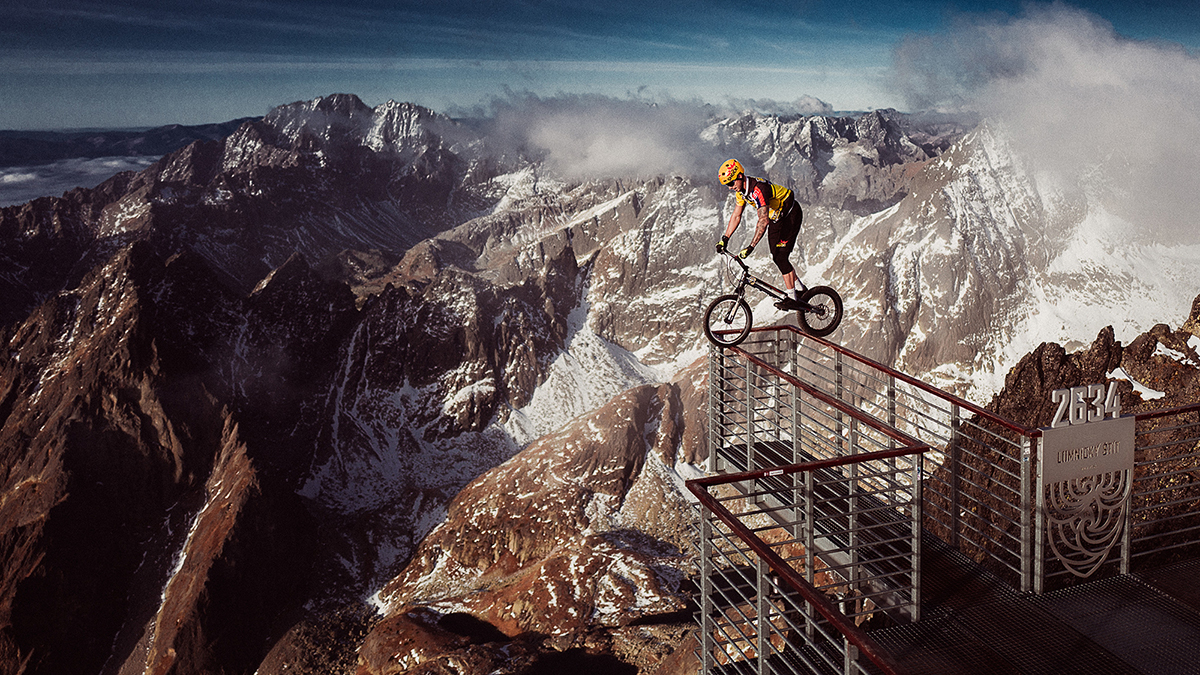 Extreme Trial