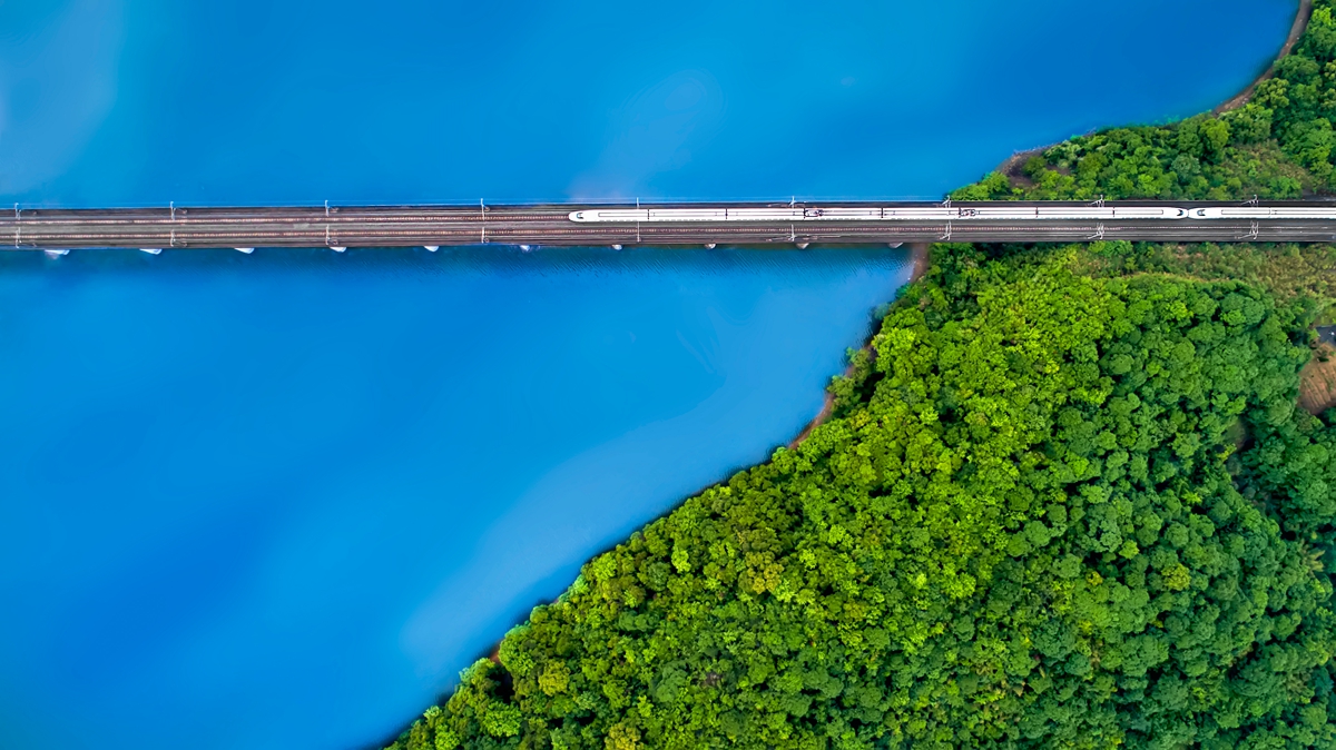 Between green and blue