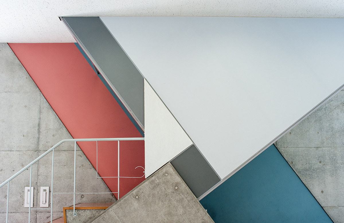 AbstrActure