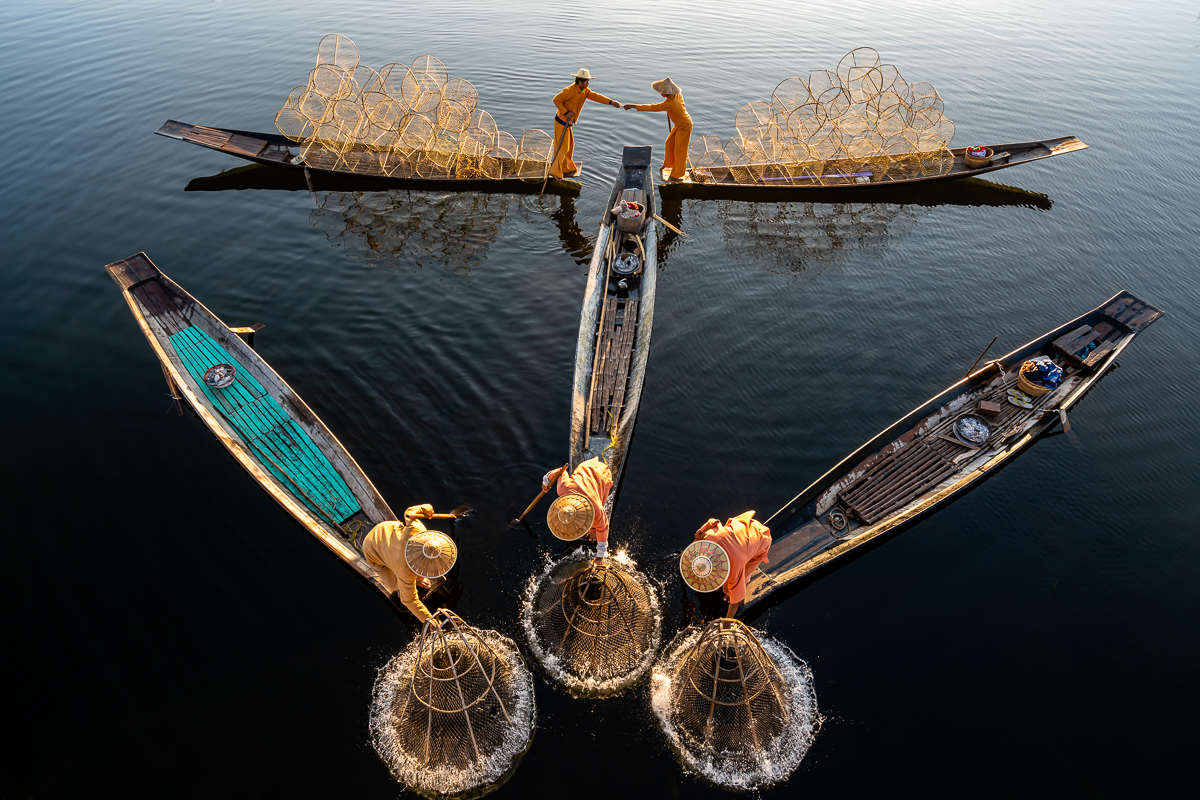 Leg-Rowing Fishermen at Inle Lake