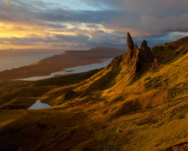 Sunrise in the kingdom of trolls