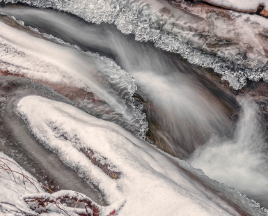 The quiet whisper of the winter stream_1