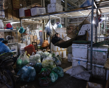 Fruit and vegetable wholesale market in the middle of the night
