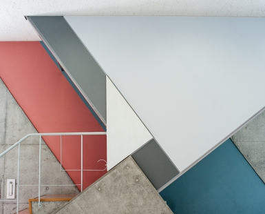AbstrActure