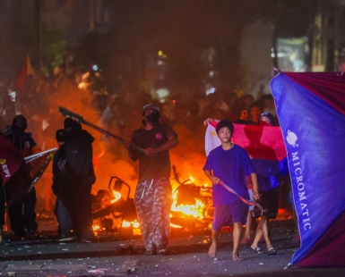 Gen-z Filipinos stage violent protest to join global One-Piece movement