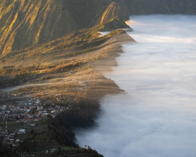 When Mount Bromo met the sea of clouds III